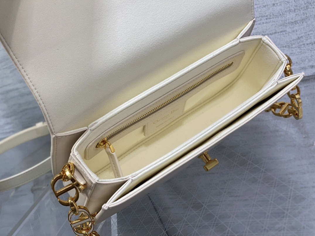 D10r 30 Montaigne Avenue Bag Replica in White Box Calfskin