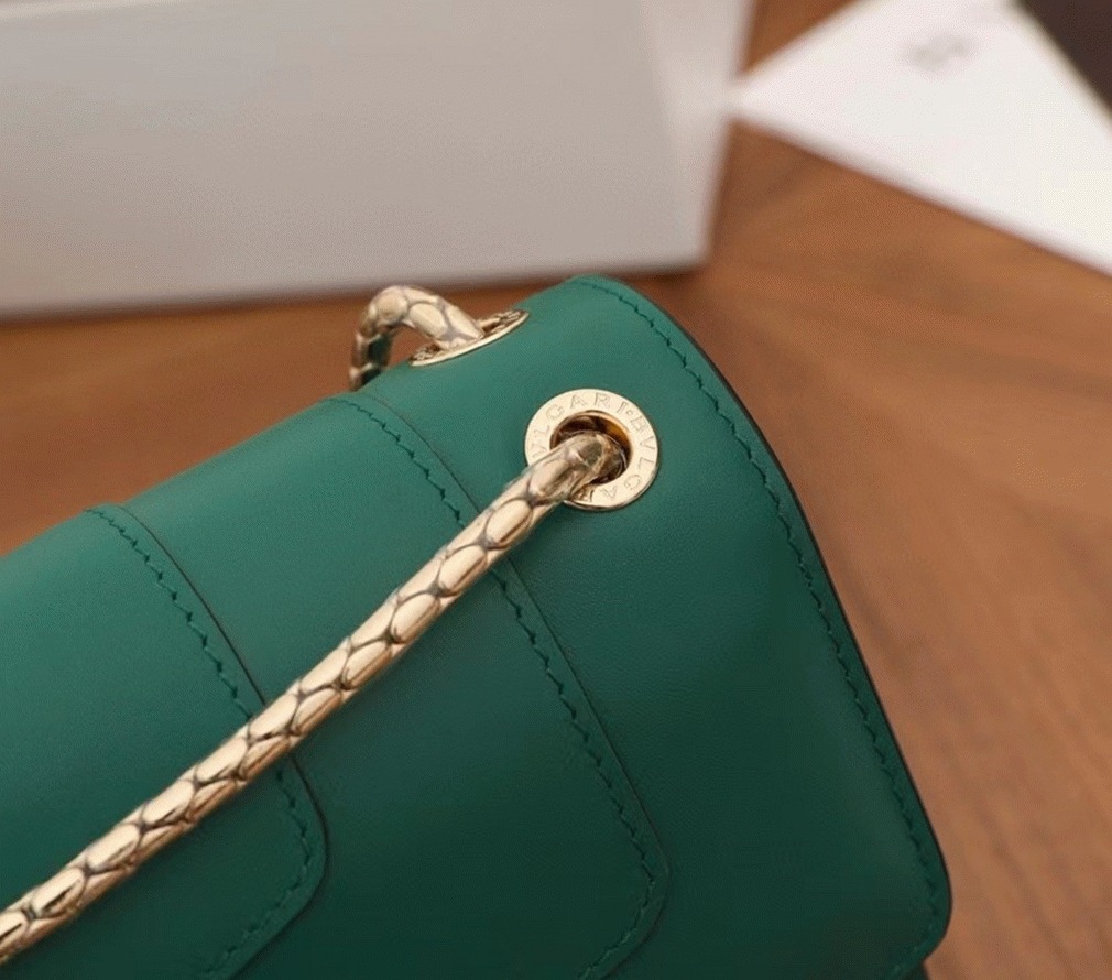 Replica Bv1g*ai Serpenti Forever Medium Shoulder Bag Green Calfskin