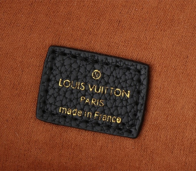L0vis Vvtt0n Low Key Cabas MM Bag In Black