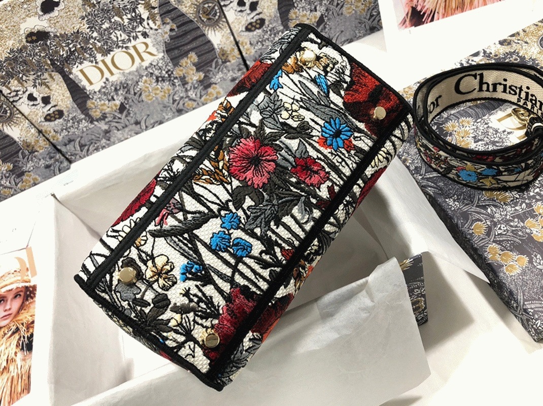 D10r Lady D-Lite Medium Bag Imitation in Mille Fleurs Embroidery