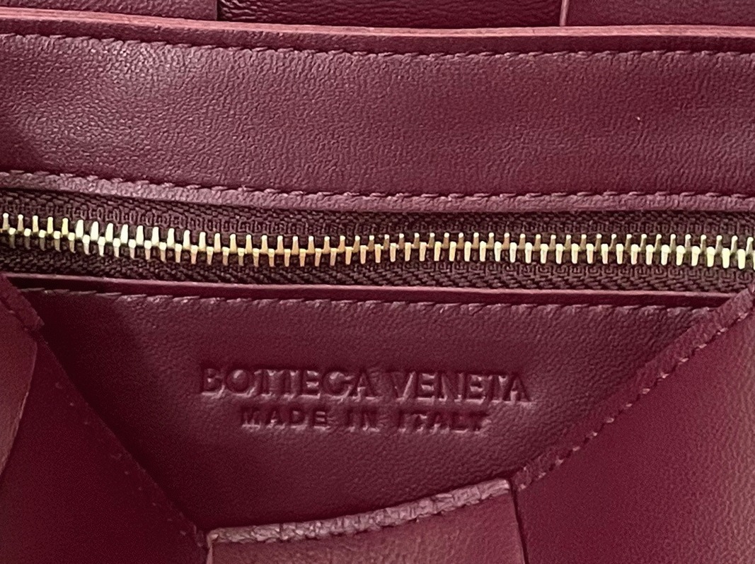 Top Quality Faux B0tt*ga Ven*ta Cassette Bag In Bordeaux
