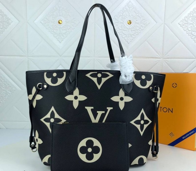 L0vis Vvtt0n Neverfull MM Tote In Black