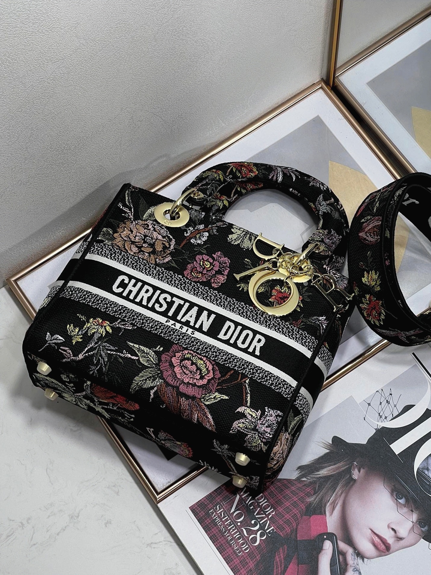 D10r Lady D-Lite Medium Bag Replica in Black Jardin Botanique Embroidery