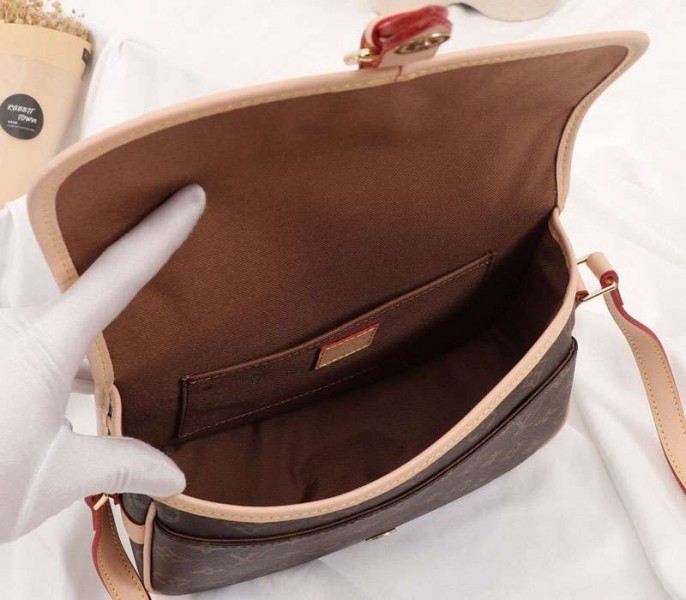 L0vis Vvtt0n Monogram Canvas Sologne PM Bag