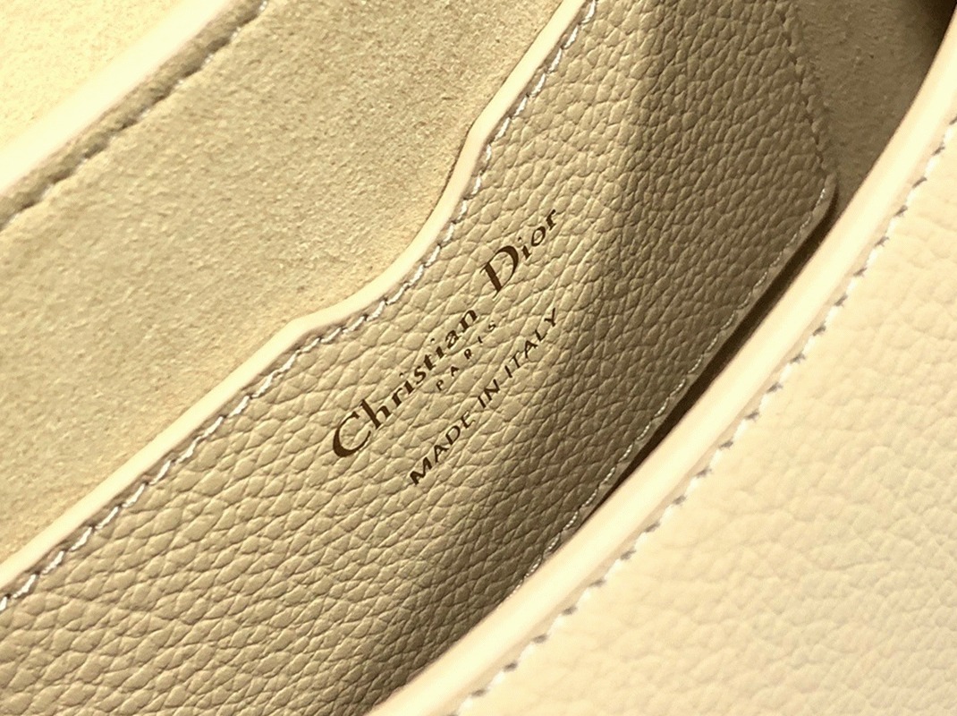 D10r Bobby Medium Bag Fake in Beige