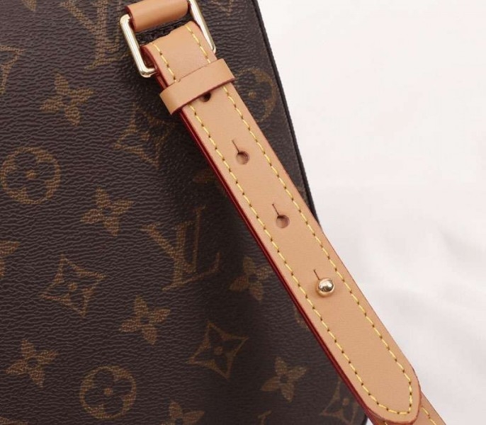 L0vis Vvtt0n Monogram Canvas Soft Trunk Messenger PM Bag