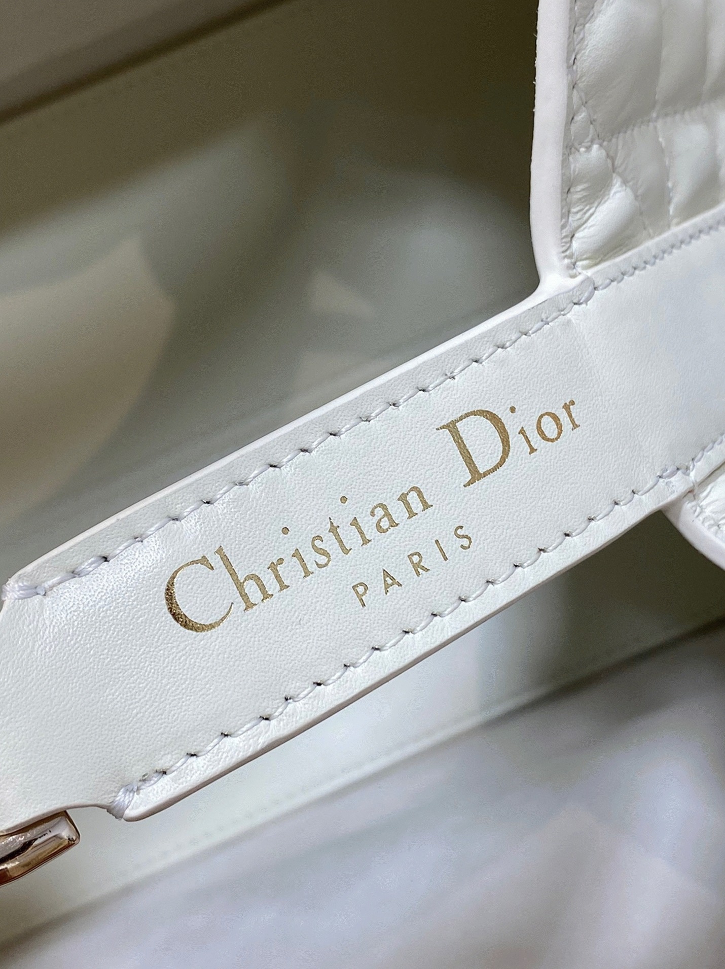 D10r Toujours Medium Bag Knockoff in White Macrocannage Calfskin