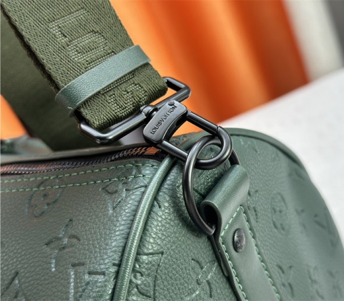 L0vis Vvtt0n Taurillon Leather Keepall Bandouliere 50 In Borneo Green