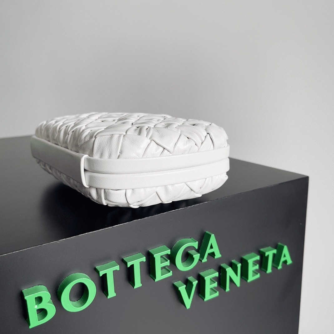 Fake B0tt*ga Ven*ta Knot Minaudiere Clutch White Foulard