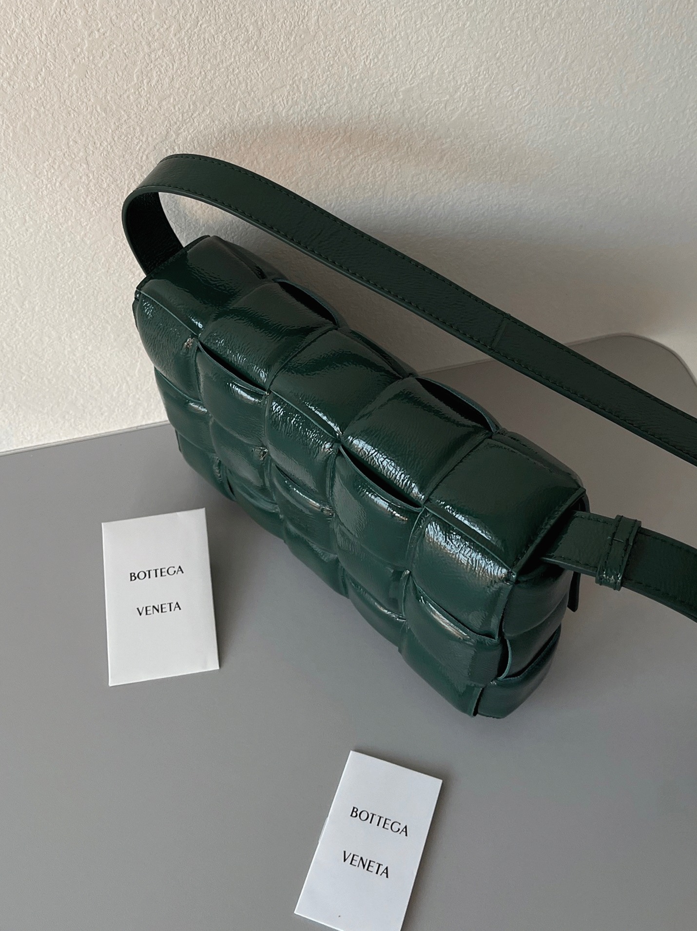 Top Quality Replica B0tt*ga Ven*ta Padded Cassette Bag In Green