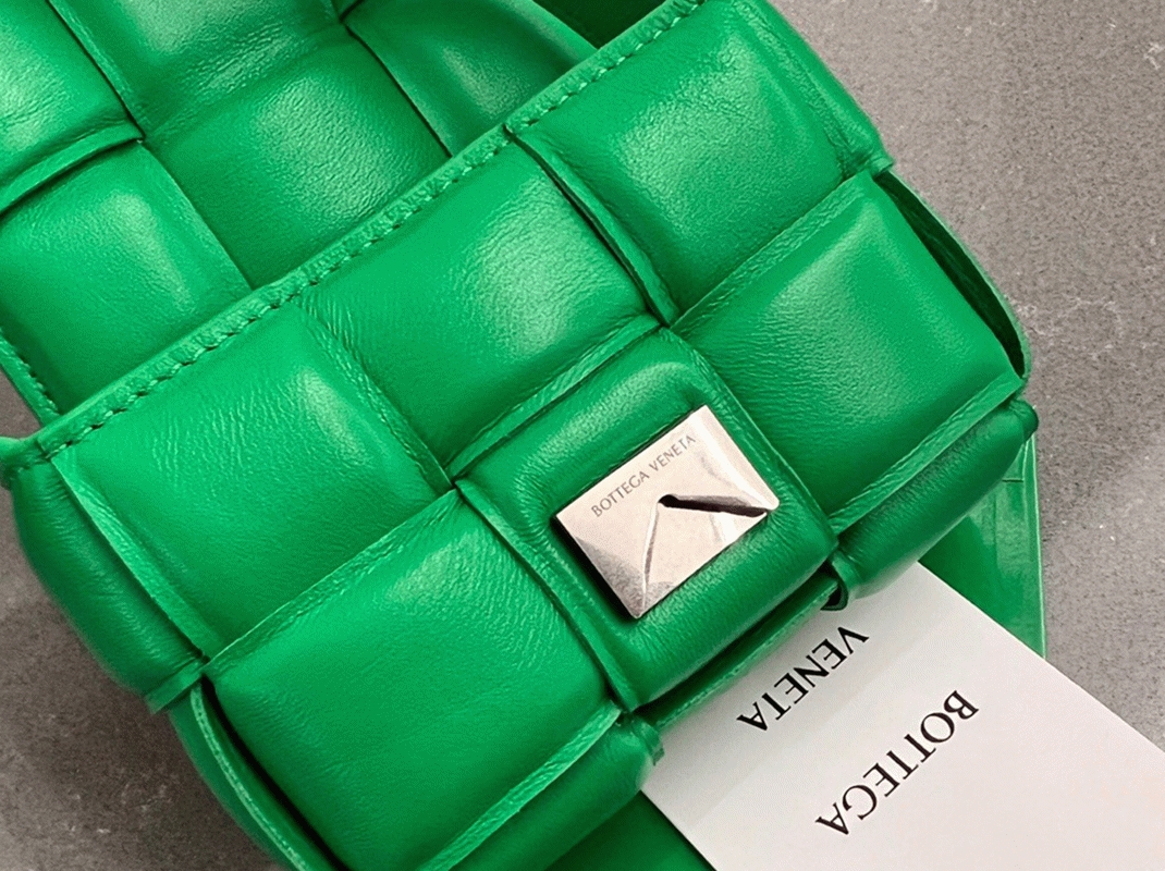 Top Quality Knockoff B0tt*ga Ven*ta Candy Padded Cassette Bag In Parakeet