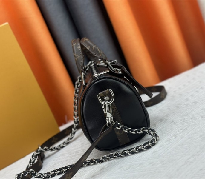 L0vis Vvtt0n Vibe Keepall Bandouliere 25 In Black And Monogram Canvas