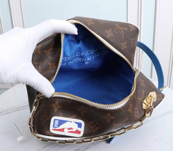 L0vis Vvtt0n X NBA Cloakroom Dopp Kit Bag