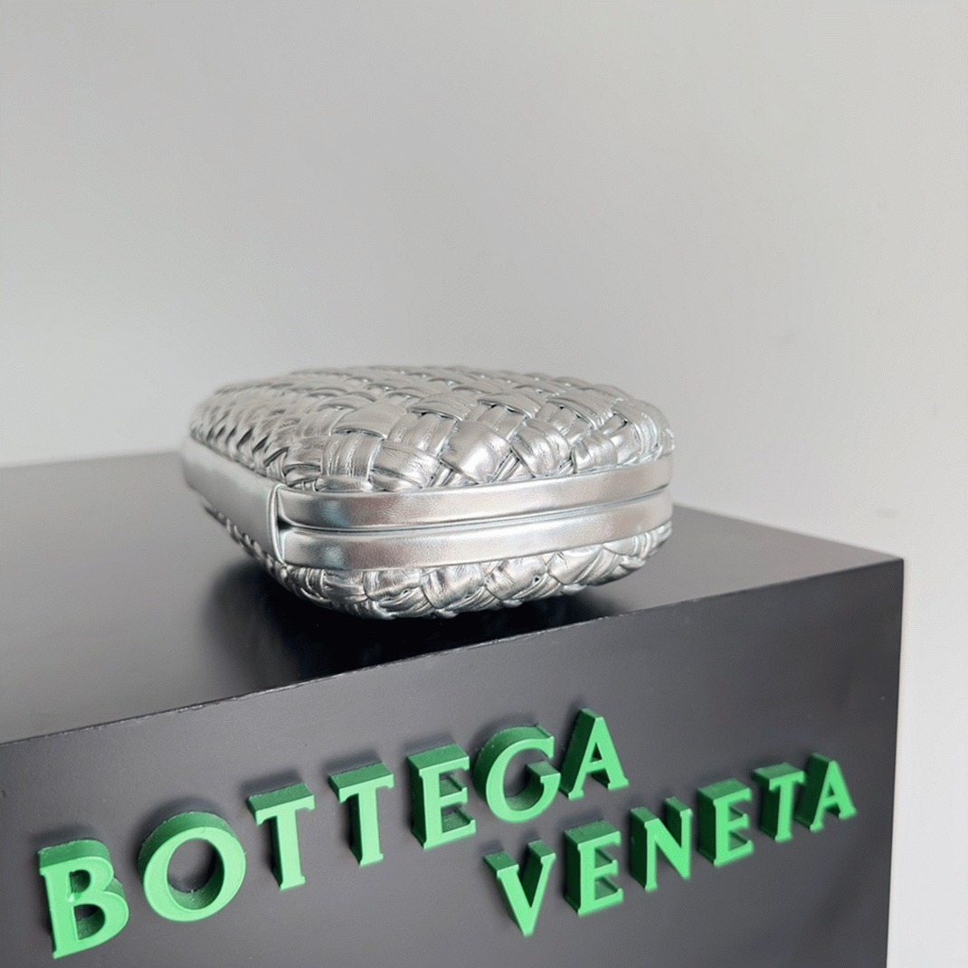 Fake B0tt*ga Ven*ta Knot Minaudiere Clutch Silver Intreccio