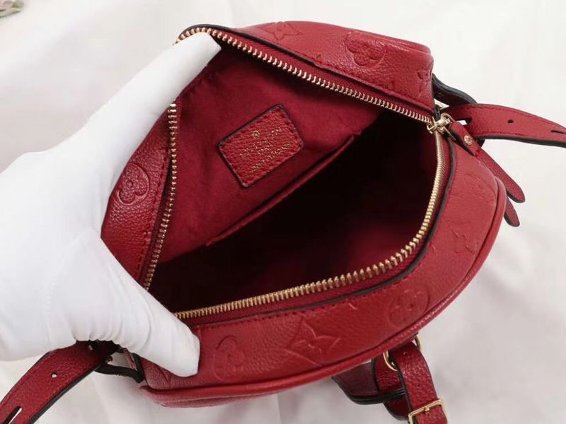 L0vis Vvtt0n Monogram Empreinte Boite Chapeau Souple MM Bag In Red