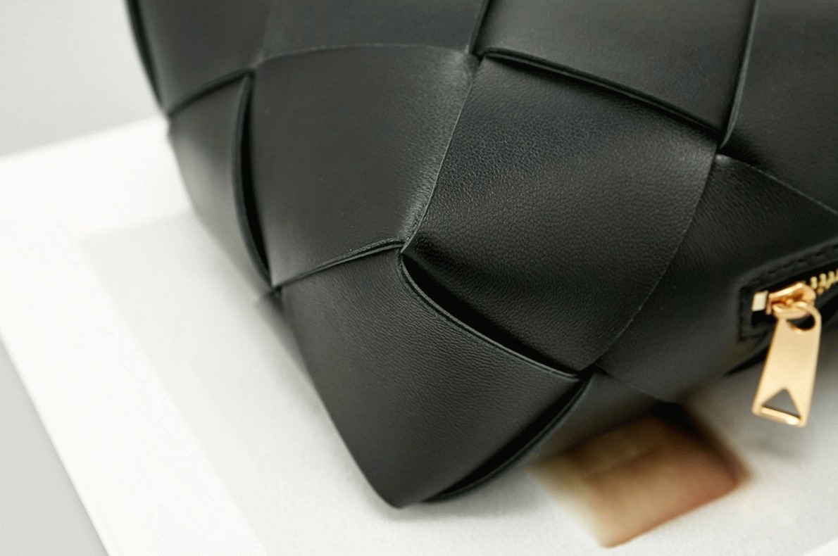 Replica B0tt*ga Ven*ta Mini Cassette Camera Bag Black