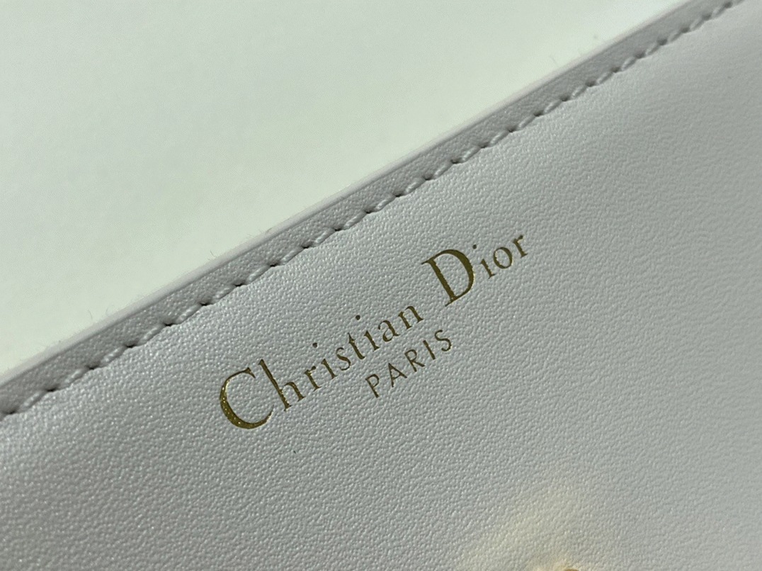 D10r 30 Montaigne Avenue Bag Replica in White Box Calfskin