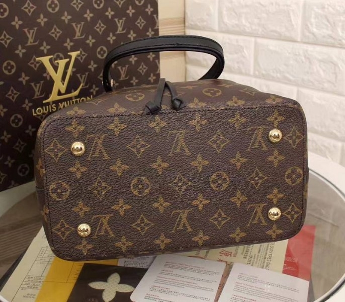 L0vis Vvtt0n Monogram Canvas NeoNoe MM Bag In Black