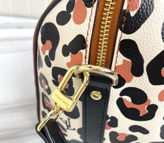 L0vis Vvtt0n Monogram Empreinte Wild At Heart Speedy 25 Bandouliere Handbag In Caramel Brown