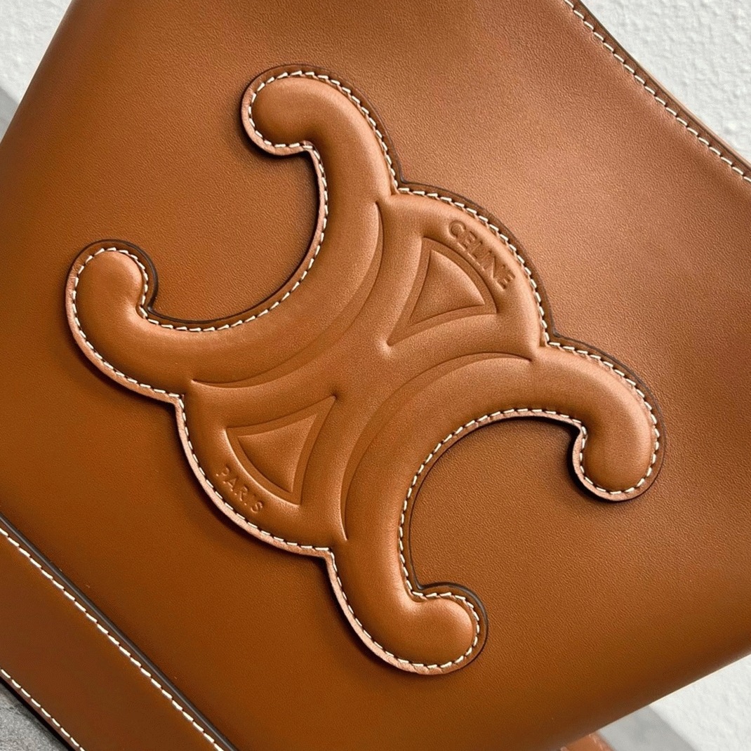 Top Quality Replica Ce1i*e Small Bucket Cuir Triomphe In Brown Calfskin