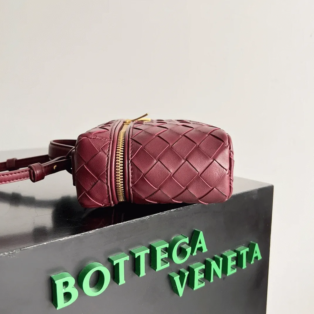 Fake B0tt*ga Ven*ta Bang Bang Vanity Case Cherry