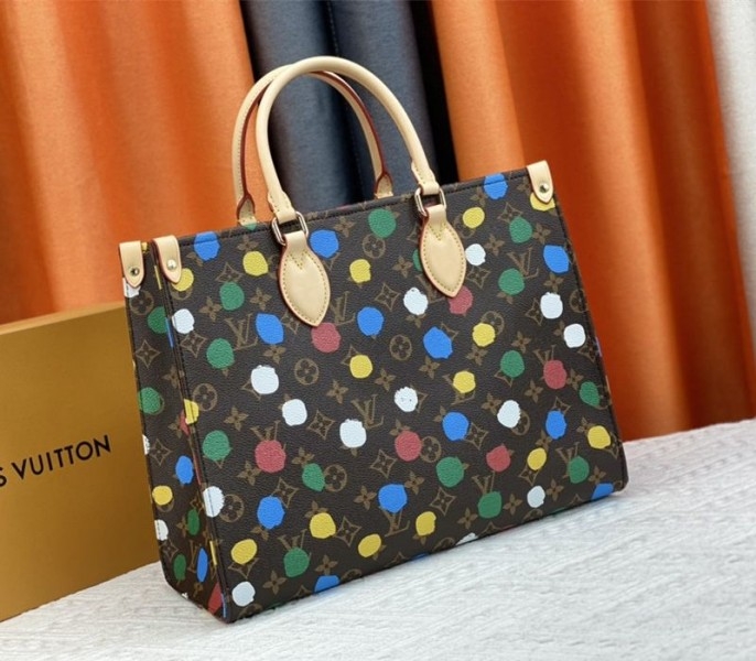 L0vis Vvtt0n X YK Monogram Canvas Onthego MM Tote
