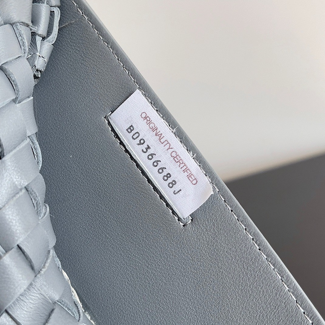 Top Quality Imitation B0tt*ga Ven*ta Cabat Large Bag In Thunder Intrecciato Lambskin