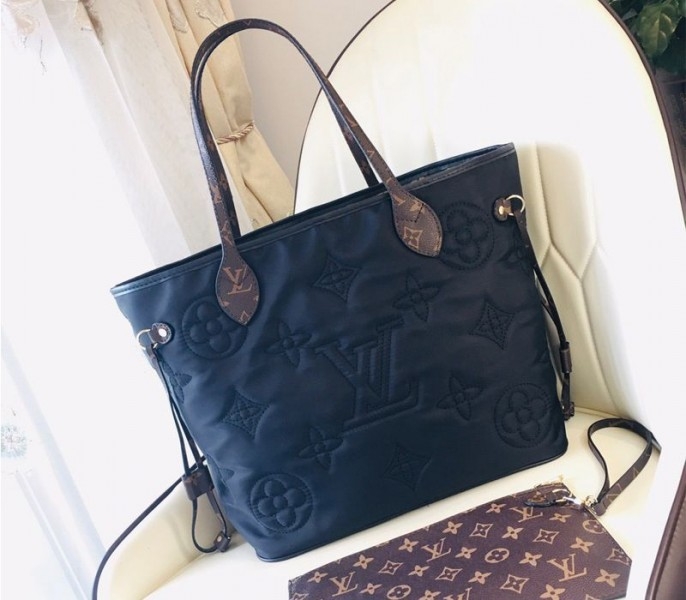 L0vis Vvtt0n Econyl Regenerated Nylon Neverfull MM Tote In Black
