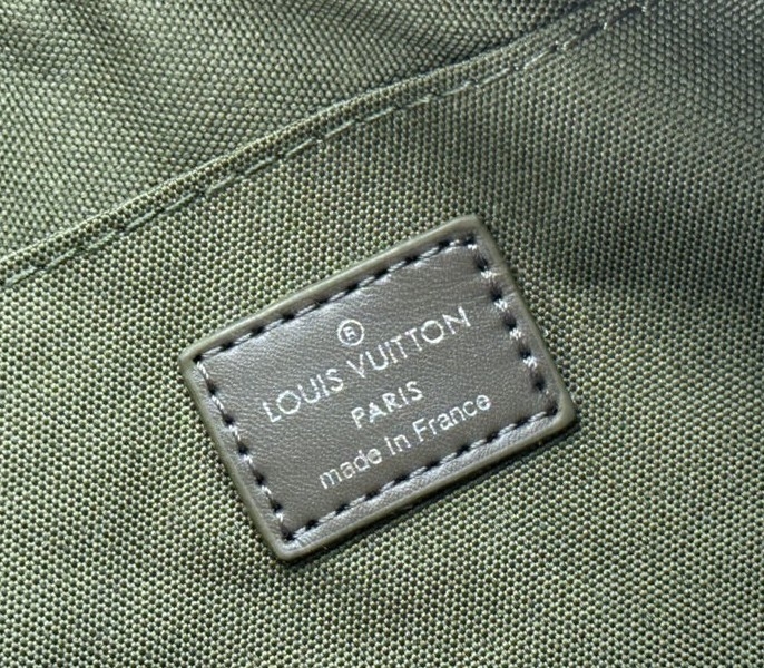 L0vis Vvtt0n Damoflage Canvas Keepall Bandouliere 25 In Khaki