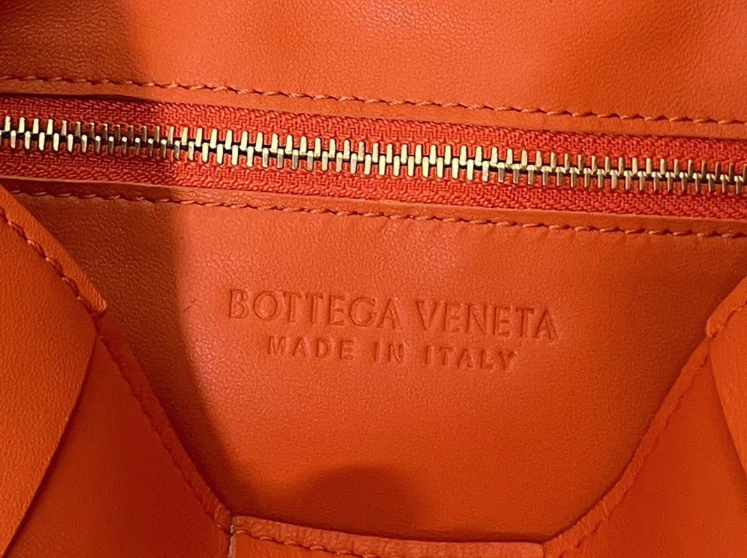 Top Quality Knockoff B0tt*ga Ven*ta Cassette Bag In Orange