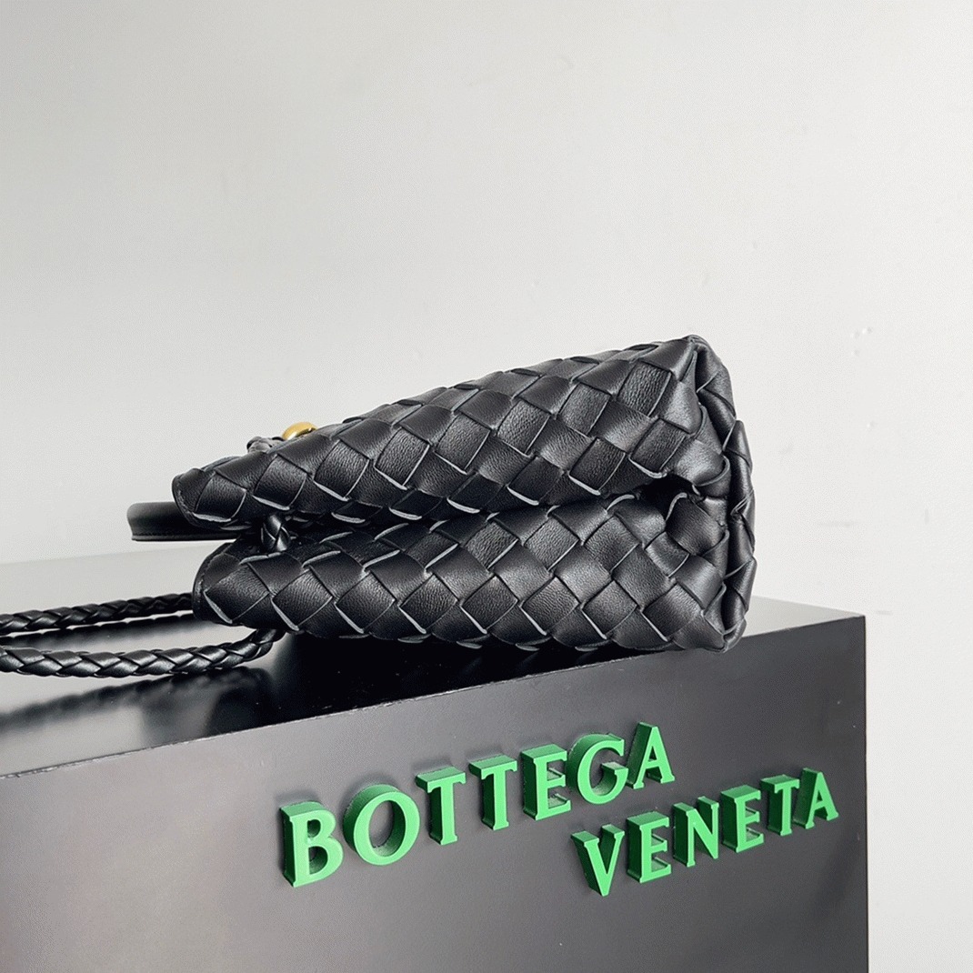 Fake B0tt*ga Ven*ta Small Andiamo Bag Black