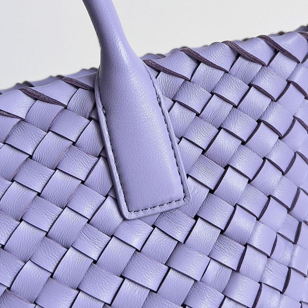 Top Quality Knockoff B0tt*ga Ven*ta Cabat Mini Bag In Wisteria Intrecciato Lambskin