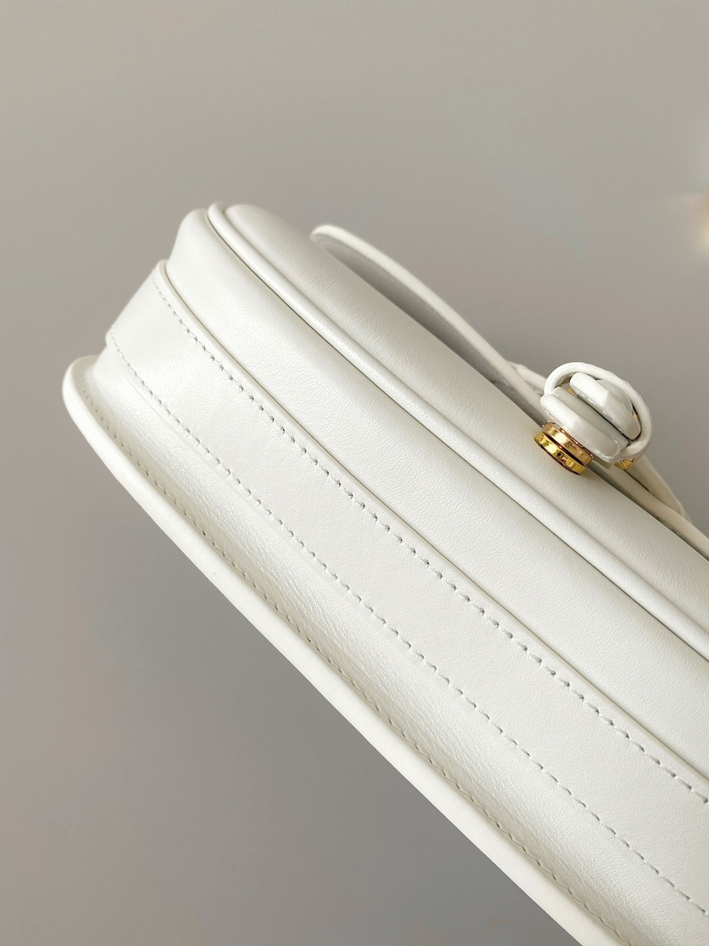 D10r Bobby East-West Bag Fake in White