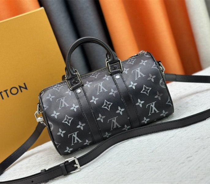 L0vis Vvtt0n Brushed Monogram Keepall Bandouliere 25 City Bag In Black
