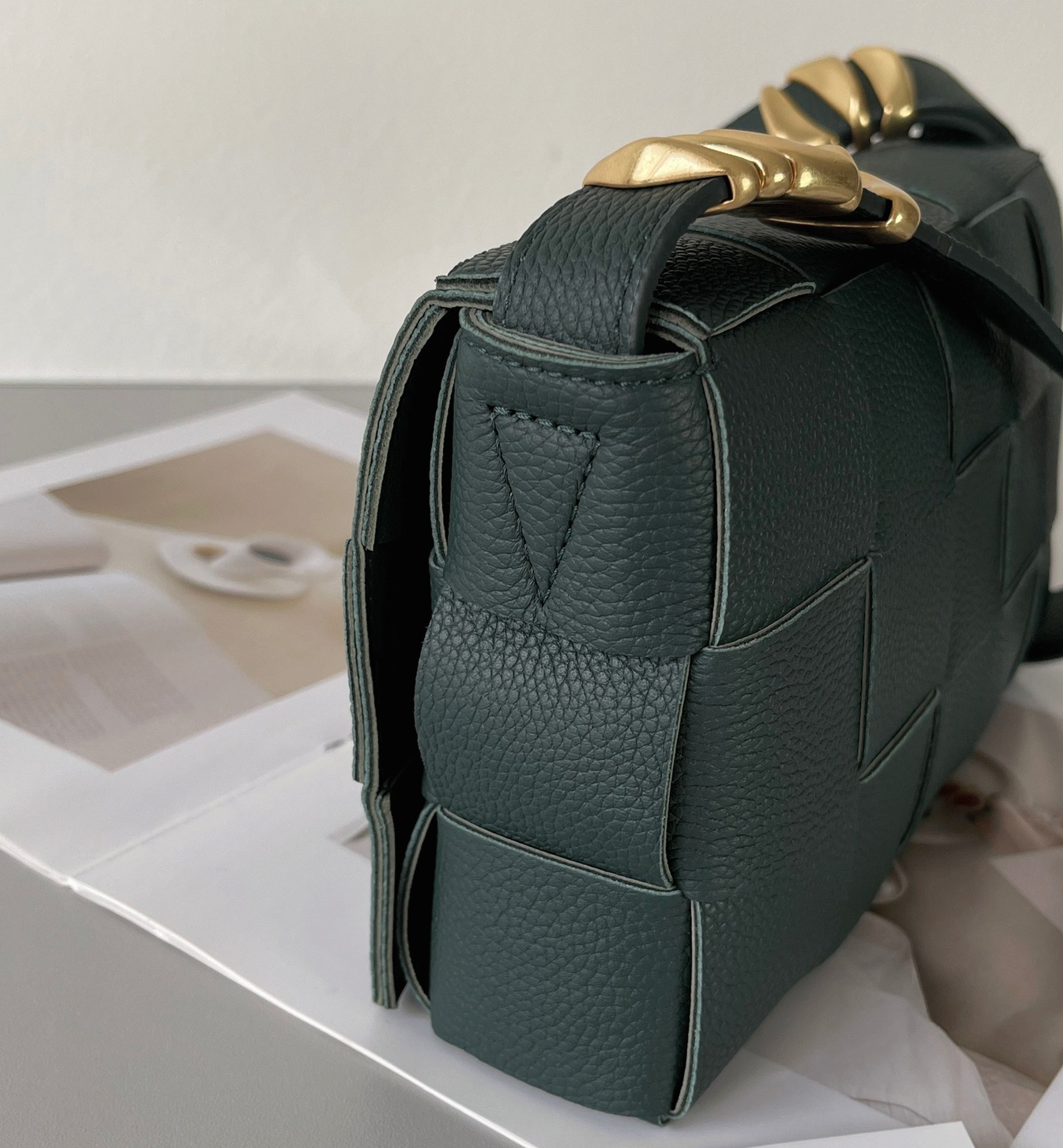 Top Quality Replica B0tt*ga Ven*ta Cassette Bag In Raintree