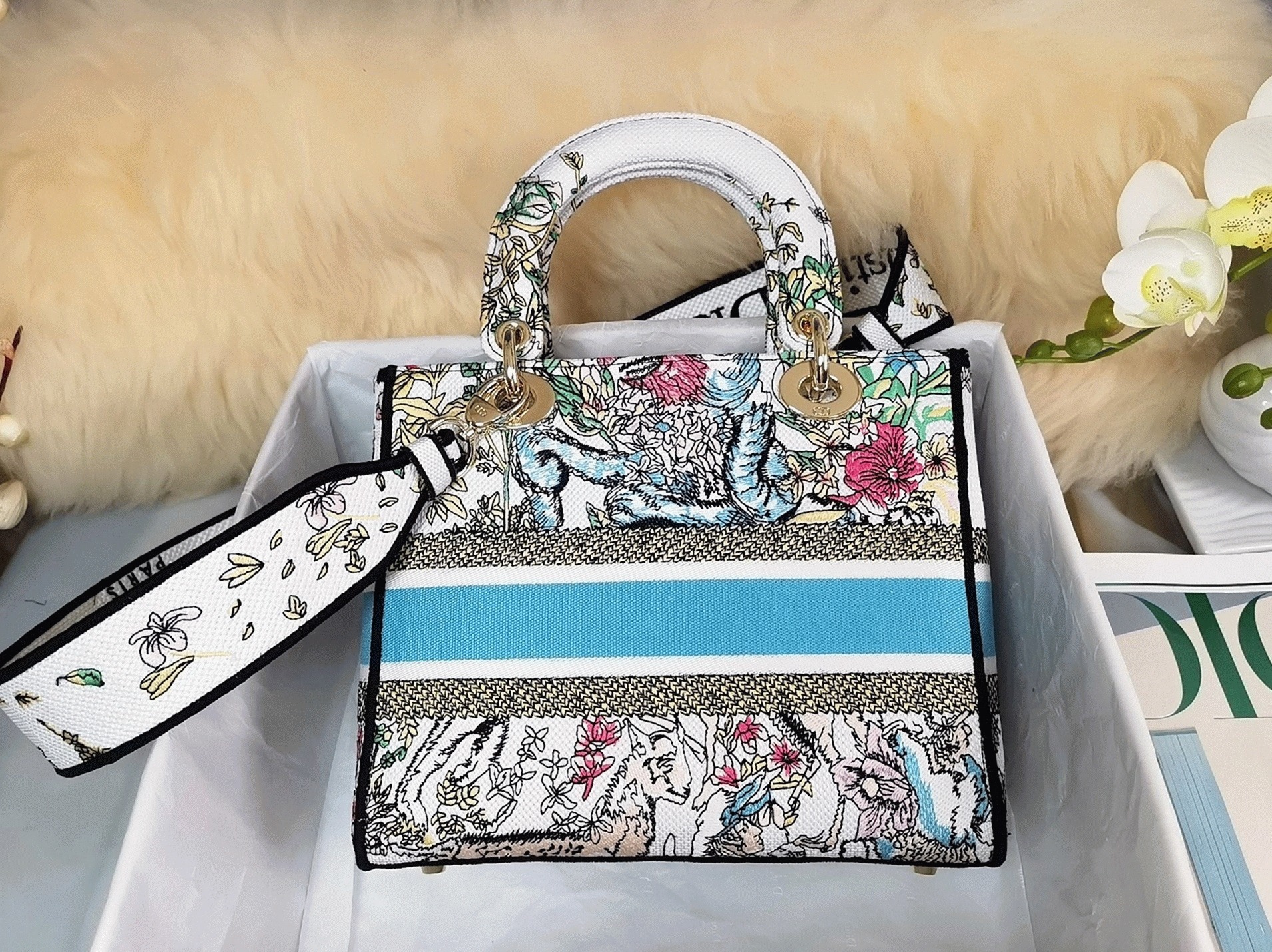 D10r Lady D-Lite Medium Bag Fake in White D-Constellation Embroidery