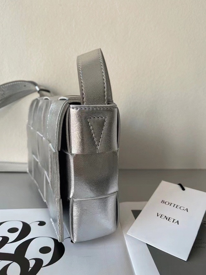 Top Quality Knockoff B0tt*ga Ven*ta Cassette Bag In Silver