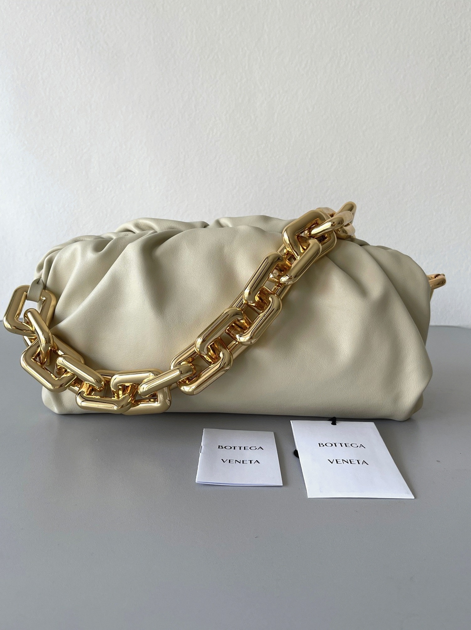 Fake B0tt*ga Ven*ta The Chain Pouch Bag Plaster