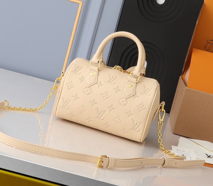 L0vis Vvtt0n Other Leathers Speedy Bandouliere 20 Handbag In Urban Yellow