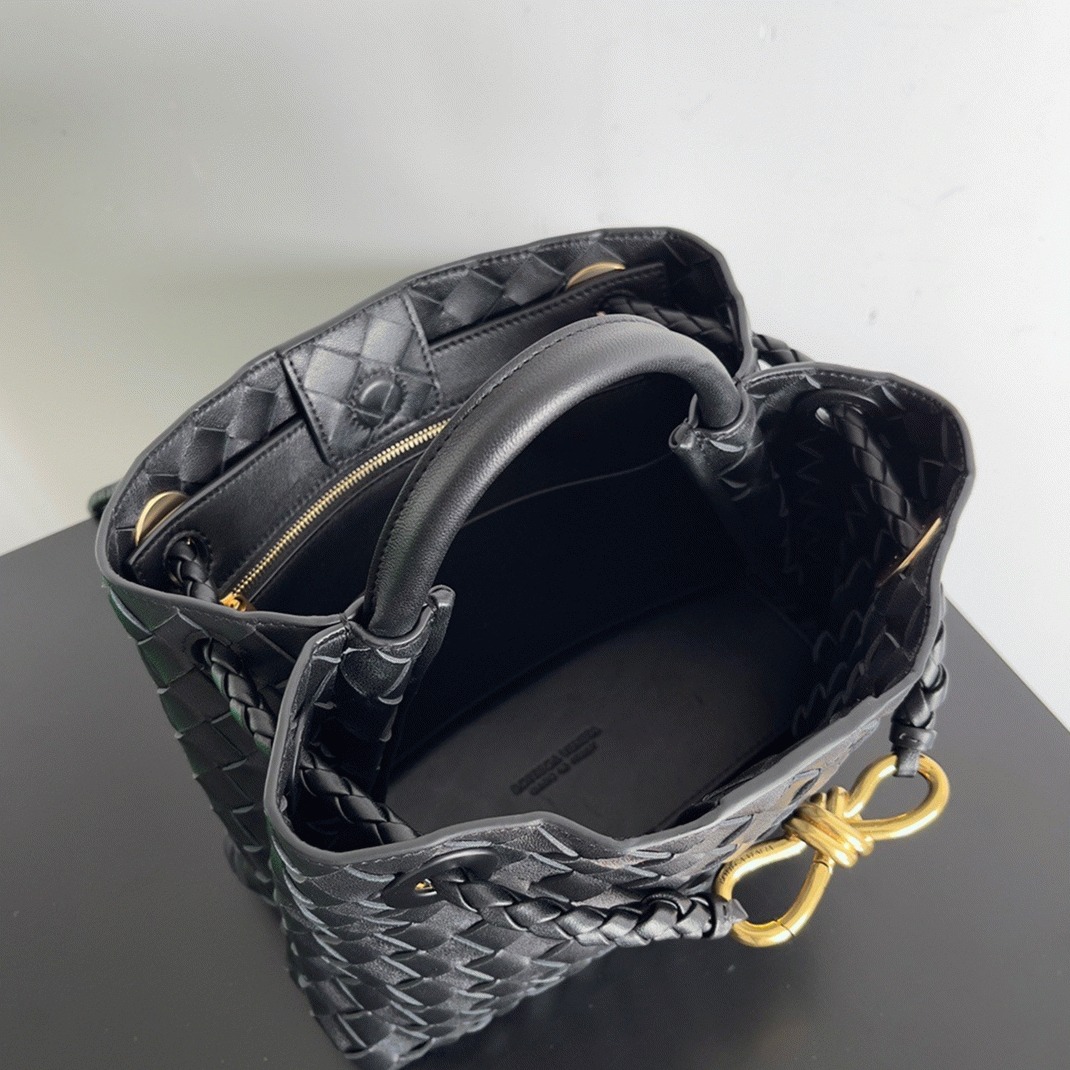 Fake B0tt*ga Ven*ta Small Andiamo Bag Black