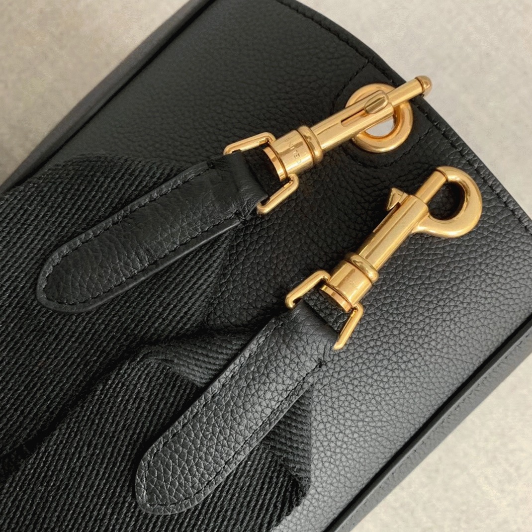 Top Quality Replica Ce1i*e Sangle Bucket Bag In Black Grained Calfskin