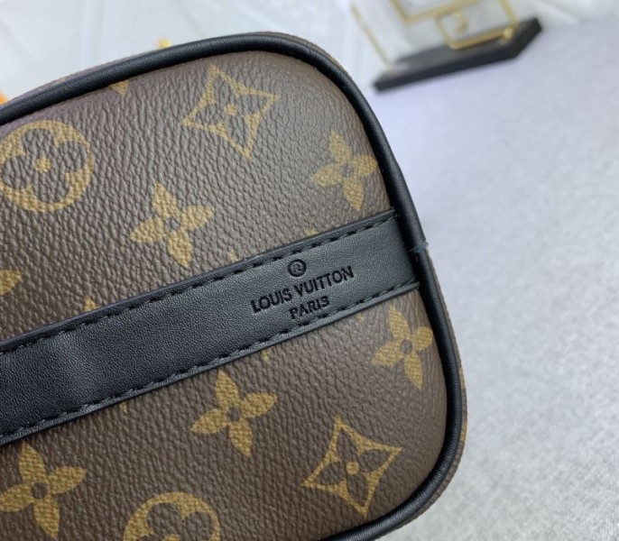 L0vis Vvtt0n Monogram Canvas Keepall Bandouliere 25 In Black