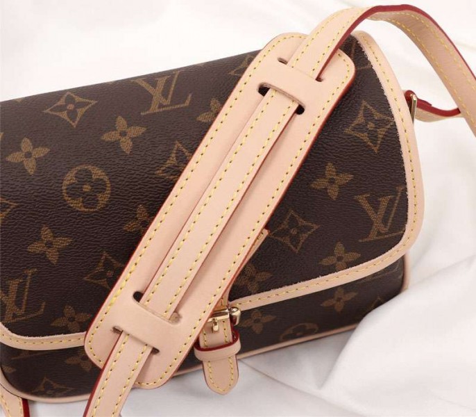 L0vis Vvtt0n Monogram Canvas Sologne BB Bag