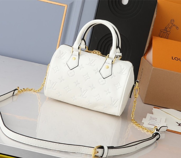 L0vis Vvtt0n Other Leathers Speedy Bandouliere 20 Handbag In Quartz White