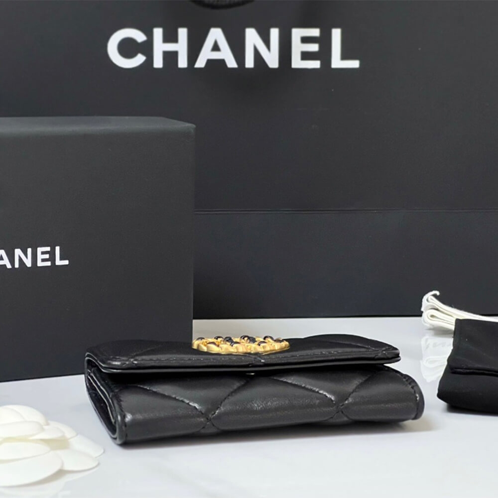Ch**el 19 flap card holder