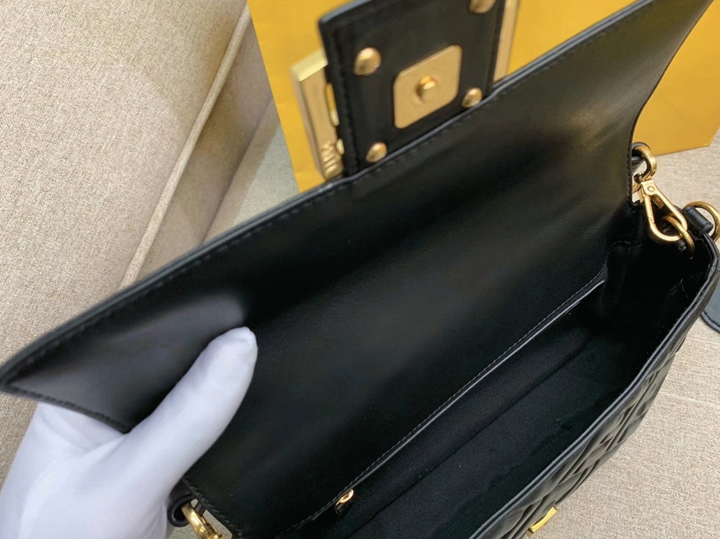 Top Quality Fake F**di Medium Baguette Bag In Black FF